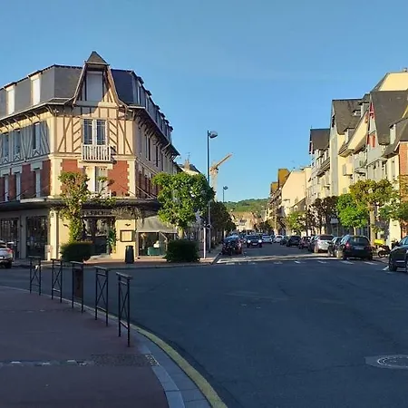 Le Chantilly 2* Deauville