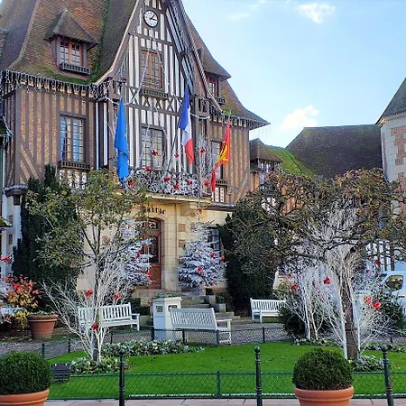 Le Chantilly Hotel Deauville