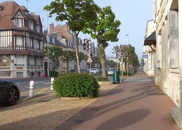 Le Chantilly دوفييل